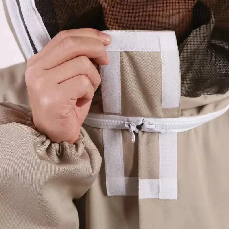 🐝 Professional Full Body Beekeeping Suit with Gloves – Ventilated Protection